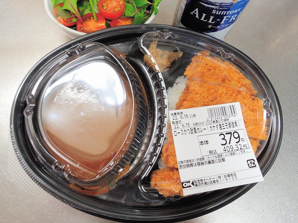 オーケーストアのお弁当(ロースかつカレー)@自宅_b0418600_16422608.jpg
