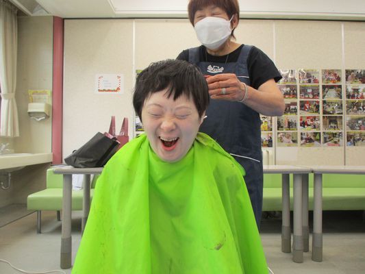 6/14 利用者散髪_a0154110_08181458.jpg