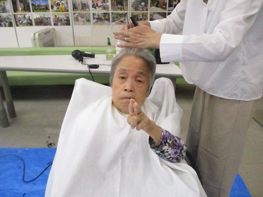6/14 利用者散髪_a0154110_08181828.jpg