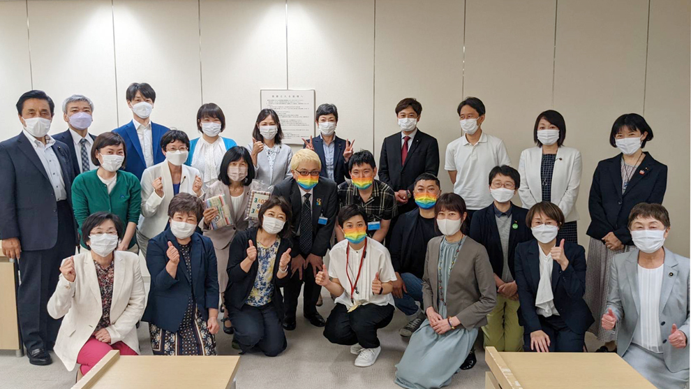 パートナーシップ制度 都議会 全会一致で可決_b0190576_13201365.jpg