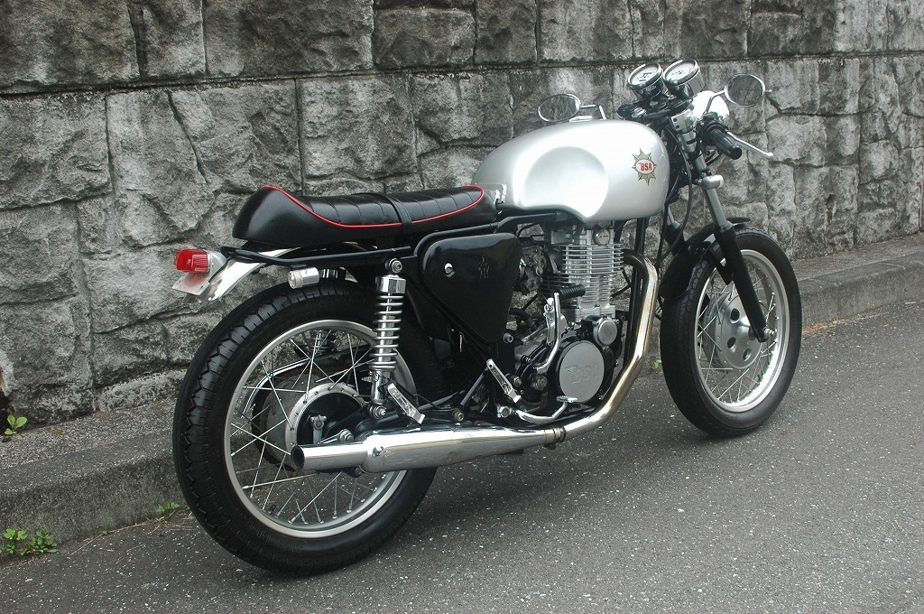売り切り 希少 世界500台の限定車 BSA-SR400（ゴールドSR）本物