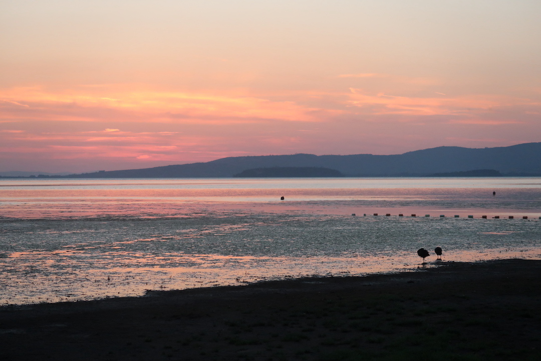 湖の夕焼け美しくうれしい記念日_f0234936_02323414.jpg