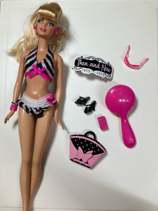 【レア】Barbie バービー しましまビキニのバービー 2009年 Amazon.co.jp: バービー しましまビキニのバービー P6508 : おもちゃ