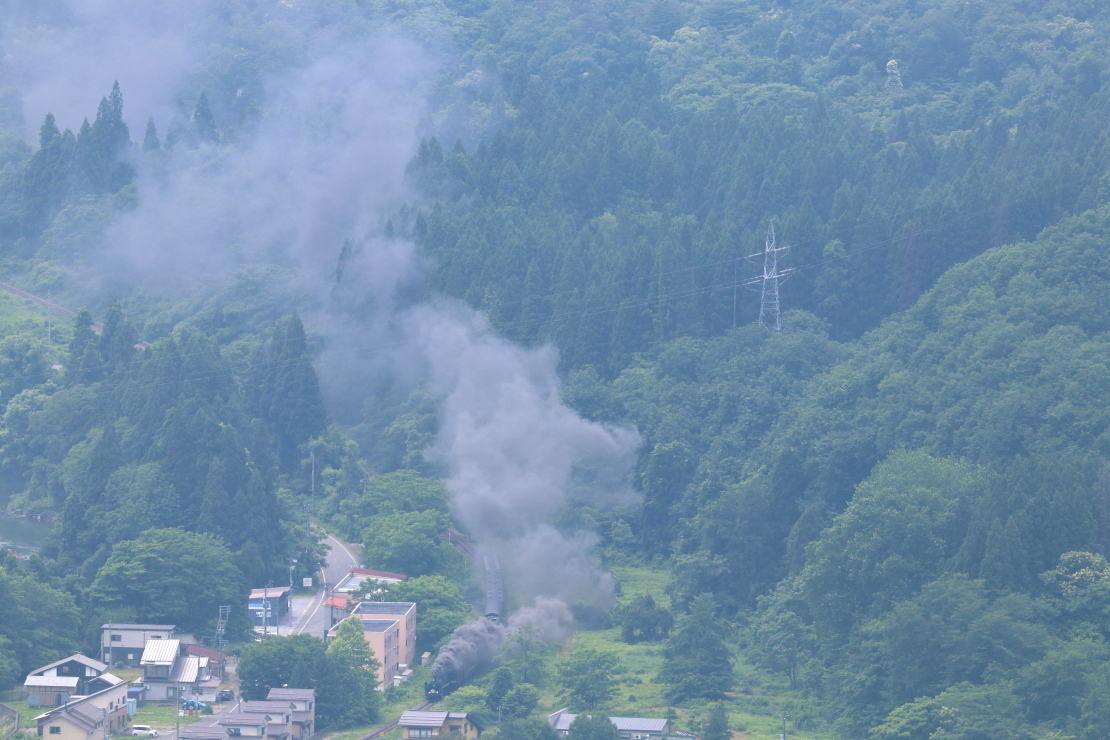 鹿瀬の街へ入る黒煙 - 2022年初夏・磐越西線 -_b0190710_21153042.jpg