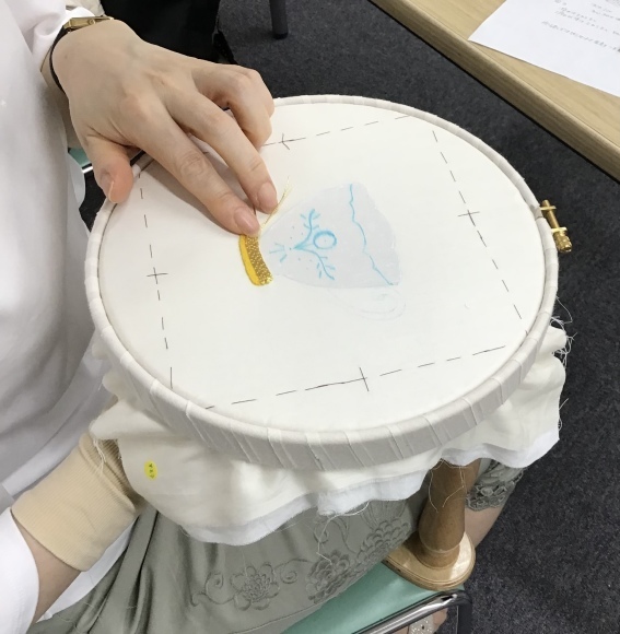 英国の伝統刺しゅう「ゴールドワーク」講座のご紹介!_d0240711_12254171.jpeg
