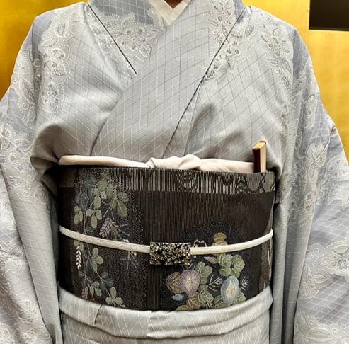 宮階織物レースのような御召+まいづる夏袋帯。_f0181251_19000314.jpg
