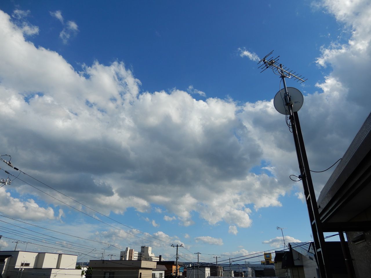 札幌も(一瞬ですが)今年初の真夏日に_c0025115_21445520.jpg