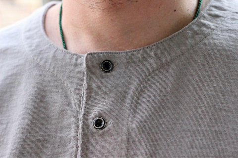 「Jackman」 すべてが完璧でついつい勧めてしまう \"Dotsume Henleyneck Shirt\" ご紹介_f0191324_08445544.jpg