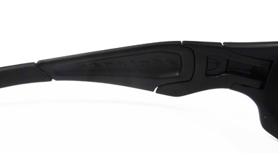 緊急入荷！OAKLEY伝説のサングラスSTRAIGHTJACKET(ストレートジャケット)とM FRAME(エムフレーム)が再登場です！_c0003493_16301878.jpg