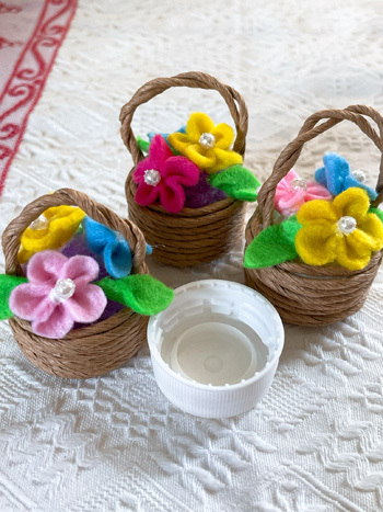 ペットボトルのキャップで花かご作ったよ あんずの超ローカルニュース