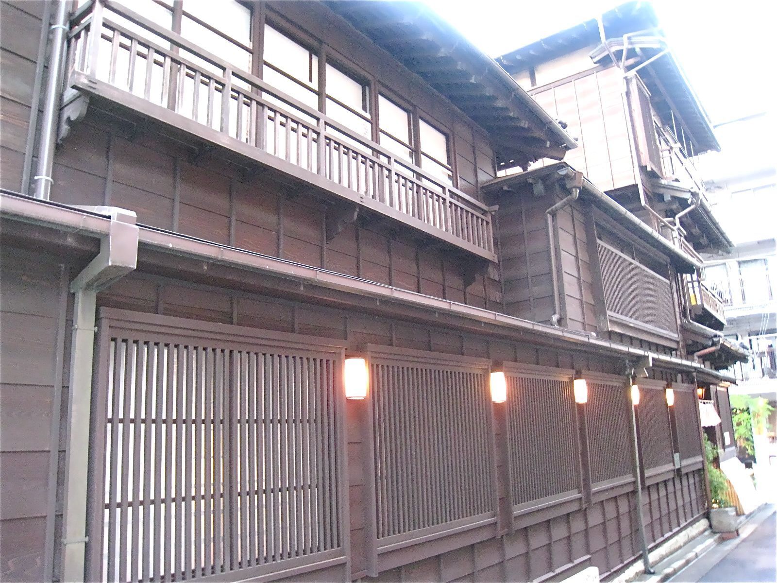 国の登録有形文化財でいただく串揚げ。──「はん亭 根津本店」_d0352022_10370537.jpeg