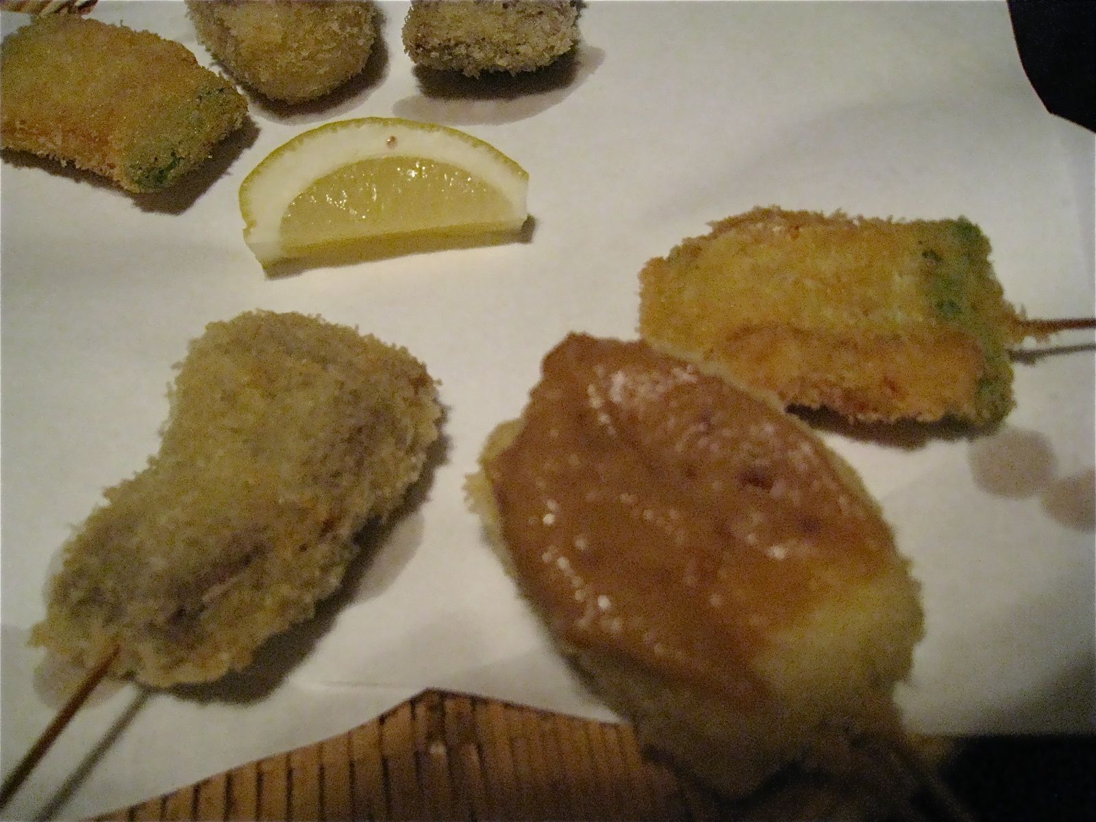 国の登録有形文化財でいただく串揚げ。──「はん亭 根津本店」_d0352022_10372807.jpeg