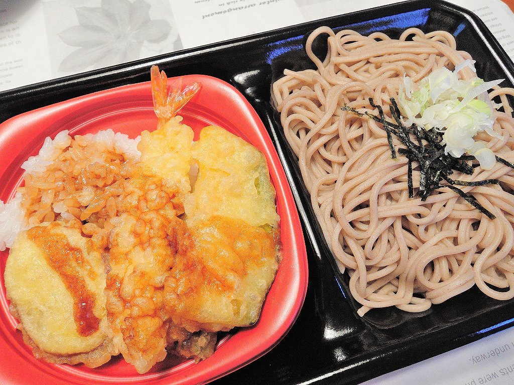 オーケーストアのお弁当(そば天重セット)@自宅_b0418600_16371754.jpg