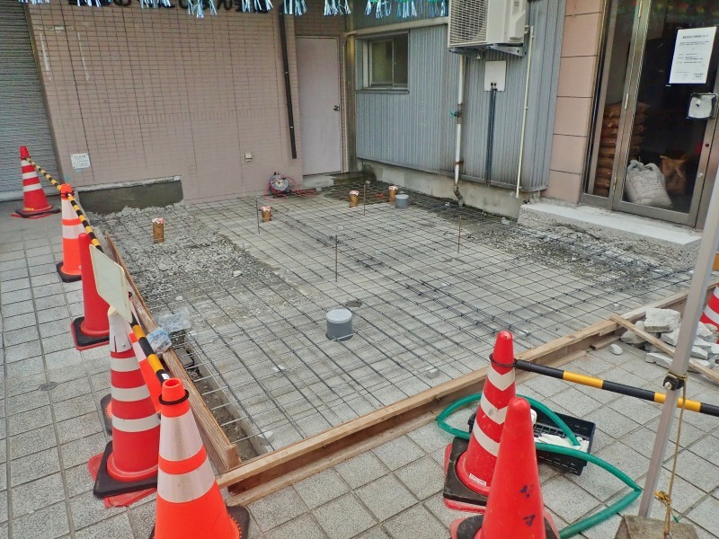 27日 会館の改修工事は左官屋さんの出番です_c0336902_16464716.jpg