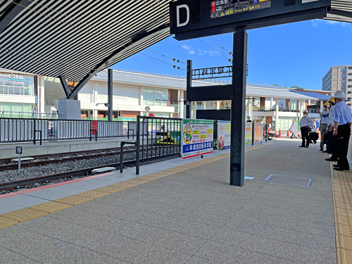 広電宮島口の駅が新しくなりました_e0005690_12585553.jpg