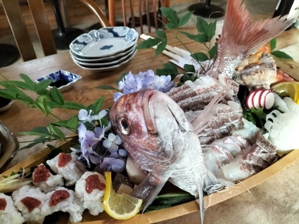 お寿司屋さんの海鮮ちらし寿司、大好評_c0280108_04462191.jpg