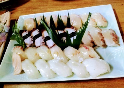 お寿司屋さんの海鮮ちらし寿司、大好評_c0280108_04505196.jpg