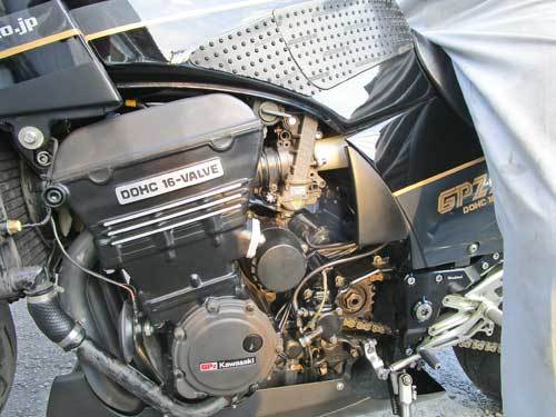 GPZ900Rニンジャ純正エンジンカバー左メラミン塗装で仕上げてあります