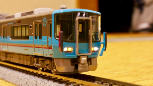 模型／DCC］ 「KATO 先頭車用デコーダー（減光機能付）を取り付けるが