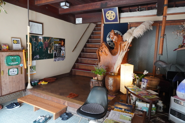 街路を挟む二棟の伝統的旅館建築-雲南木次・天野館_a0385880_10064319.jpg
