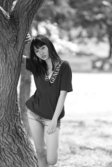 潮見凪紗ちゃん110 : モノクロポートレート写真館