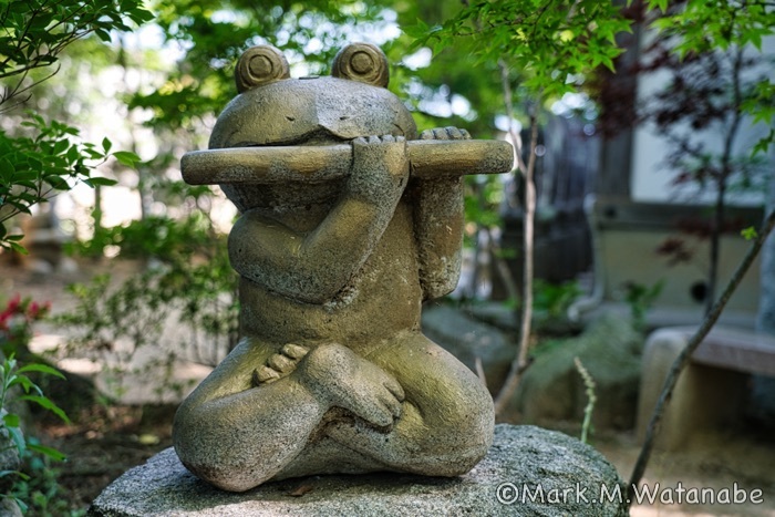 如意輪寺-カエルの石像2_e0135098_21175572.jpg