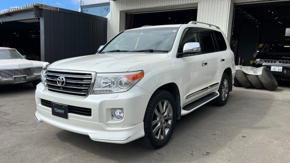 希少なランクル200中期が入庫！7月8日(金)TOMMY MOTORSブログ