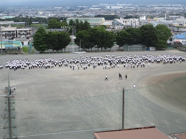 「創立100周年」 富士高で100周年記念のドローンによる「人文字撮影」_f0141310_08001581.jpg