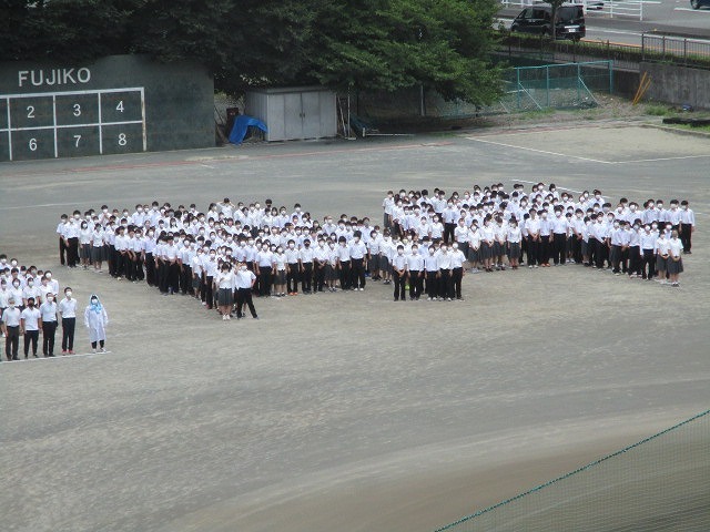 「創立100周年」 富士高で100周年記念のドローンによる「人文字撮影」_f0141310_08005559.jpg