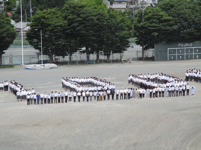 「創立100周年」　富士高で100周年記念のドローンによる「人文字撮影」_f0141310_08014985.jpg