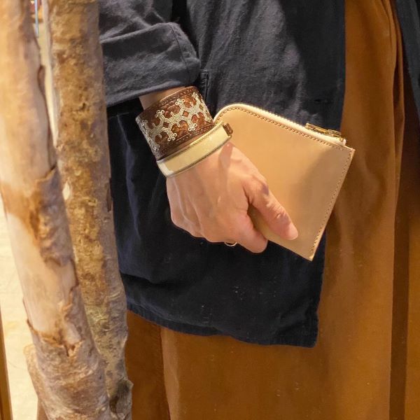 ナチュラルカラーのお財布_d0364239_17521369.jpg