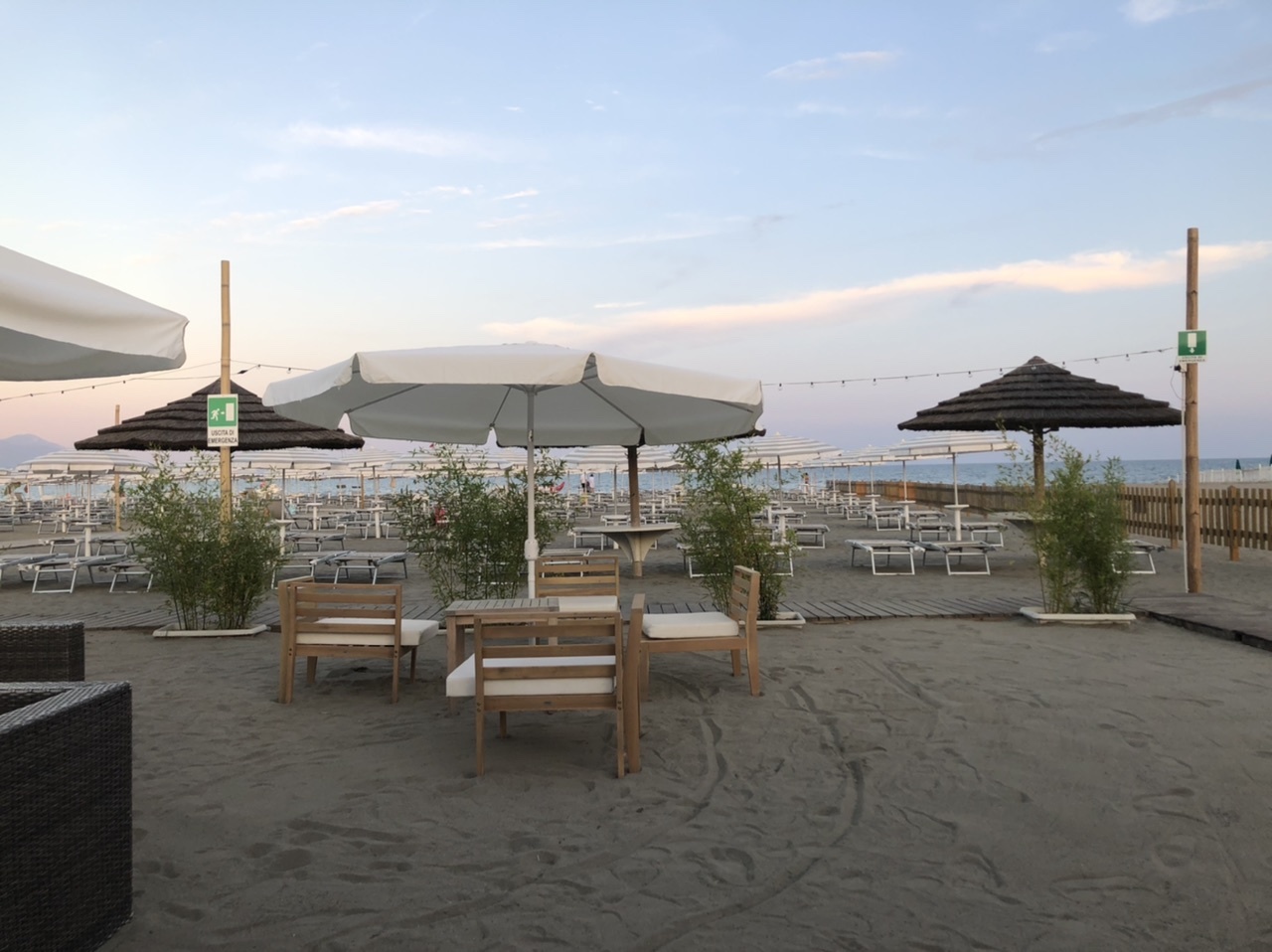 海辺のレストランへ_d0136540_13115948.jpeg