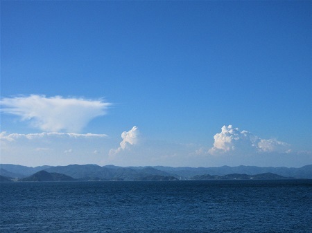 安浦に夏雲が湧きあがる_e0175370_11250052.jpg
