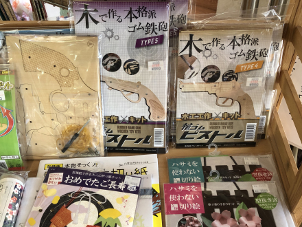 夏休み 子ども手芸1(ペーパーフラワー・折り紙・シールフェルト)_d0156706_10535668.jpg