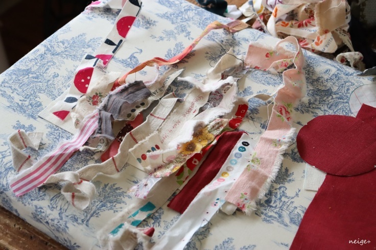 【布小物】まあるいポーチにバイアスを縫い付ける。緊張の制作時間_f0023333_22511874.jpg