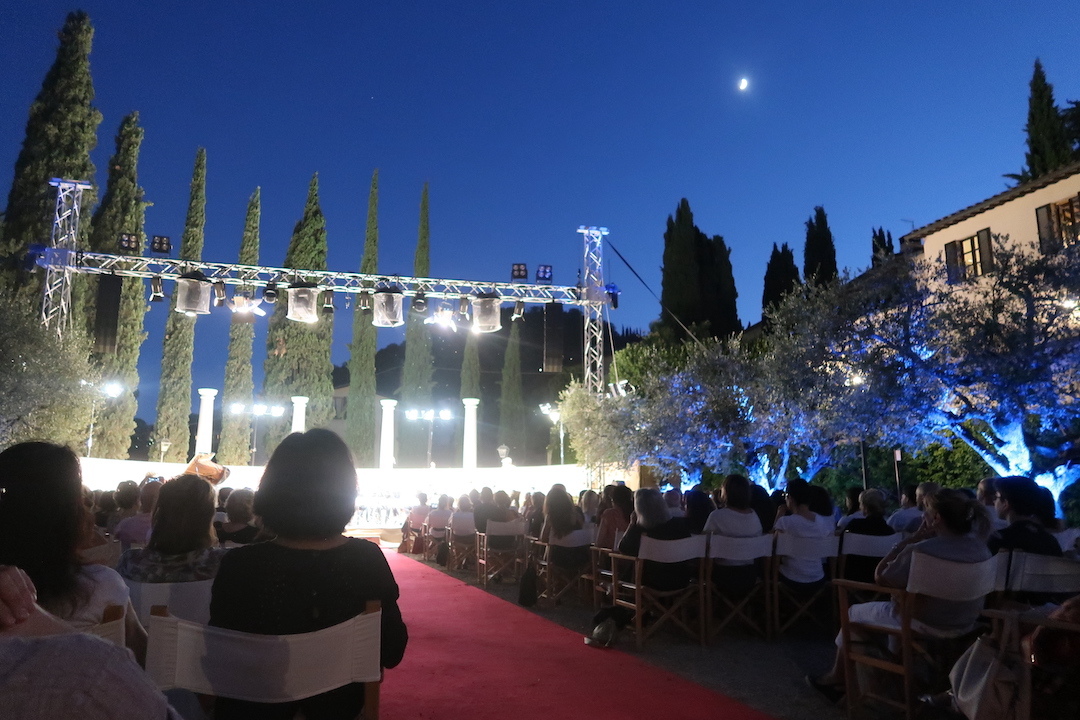 美しい音楽を夏の夜にソロメオで Festival Villa Solomei_f0234936_22132015.jpg