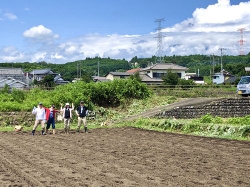 大豆の種まき_b0145846_18234444.jpeg