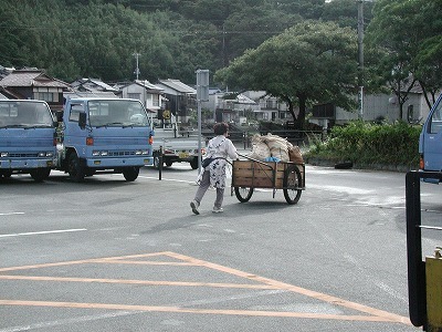 「はまかぜだより」１７　「リヤカー・シャリキ（車力、大八車）と浜崎」_b0076096_16291421.jpg