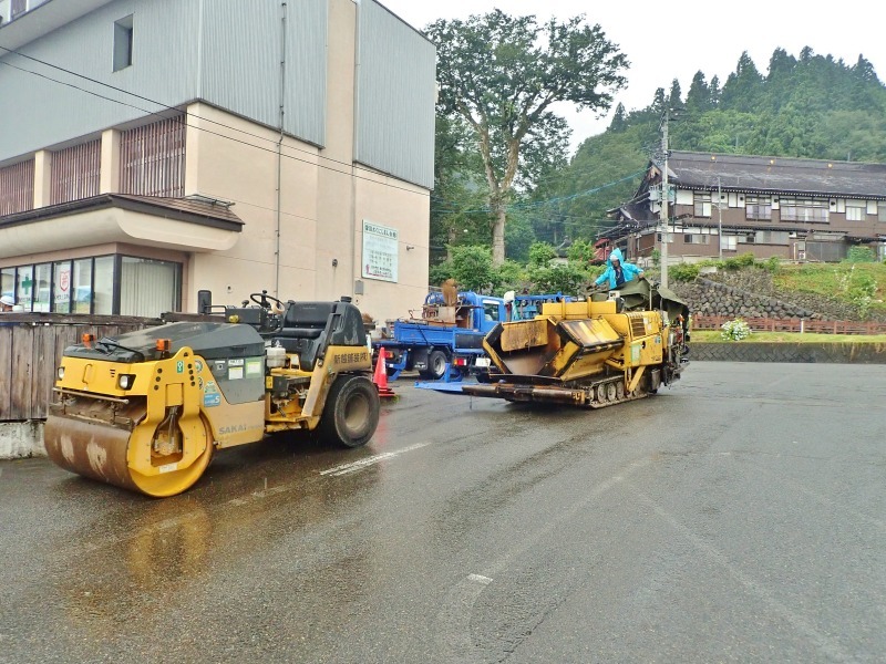 12日 駐車場の舗装工事が始まりました_c0336902_19483863.jpg
