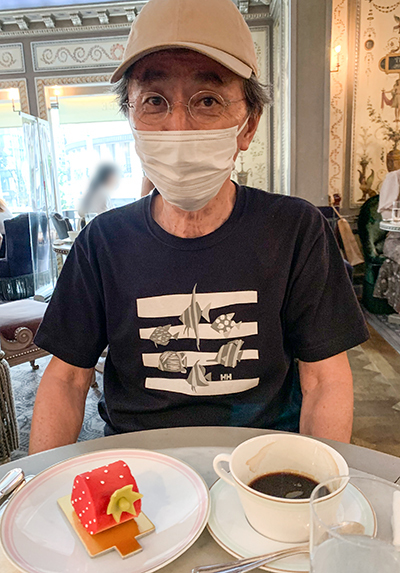 珈琲と一緒にイチゴのムースを頼んだら、食べるのが恥ずかしくなるような可愛いケーキが!_b0194208_22310101.jpg
