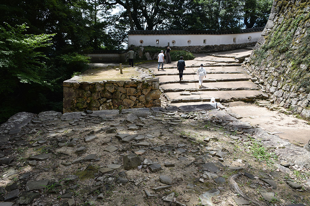 現存天守唯一の山城、備中松山城攻城記。 その2 <大手門~三ノ丸>_e0158128_22131706.jpg