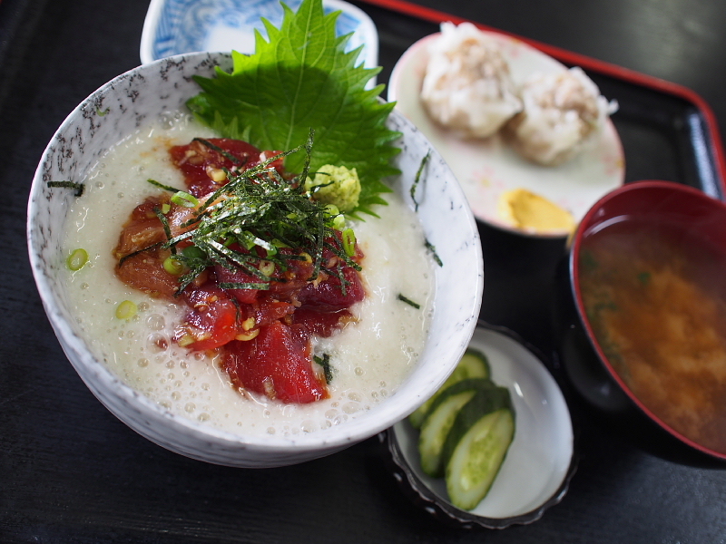 【長谷川食堂@千葉市地方卸売市場】まぐろの漬けとろろ丼とシューマイ_b0008655_15033173.jpg
