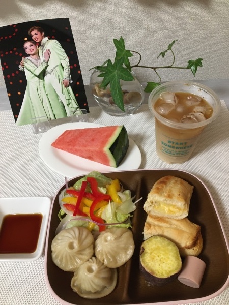 小籠包とチーズトースト　レトルトおでん_b0417696_22500698.jpeg