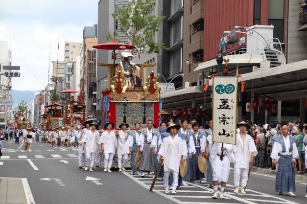 祇園祭山鉾巡行 前祭り(1)_e0048413_16095615.jpg