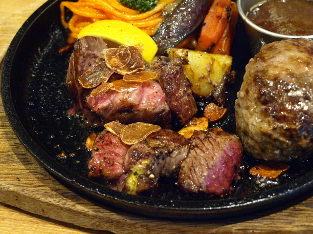 札幌 ステーキハンバーグひげ 南6条店 その5(荒挽きハンバーグ&アメリカンステーキ)_d0153062_08012218.jpg