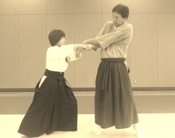 女子護身術 八寸挫 : 国際水月塾武術協会 International