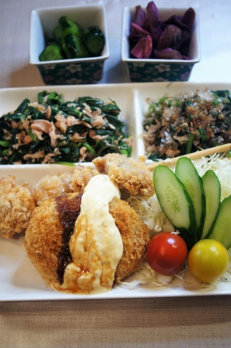 ■簡単手抜きでランチ【コンビニおかず＋野菜のお浸しなど】_b0033423_02204894.jpg