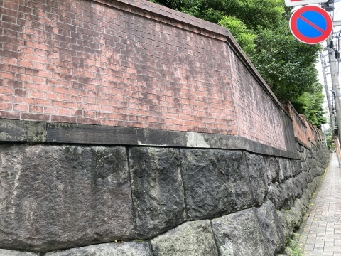 旧岩崎の煉瓦塀　～無縁坂あたり_b0050651_05544298.jpg