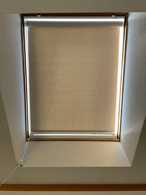 天窓に『タチカワブラインド』のロールスクリーン『ラルク傾斜窓』を納品しました　by interior styling of bright_c0157866_21061550.jpg
