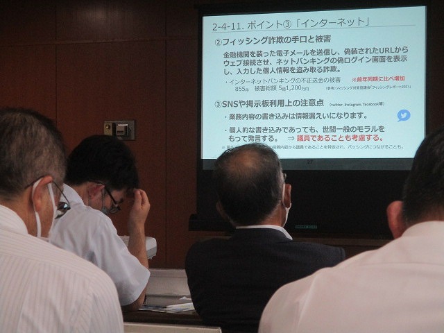 富士市議会もデジタル改革宣言! タブレット端末導入に伴う操作研修会_f0141310_07403048.jpg
